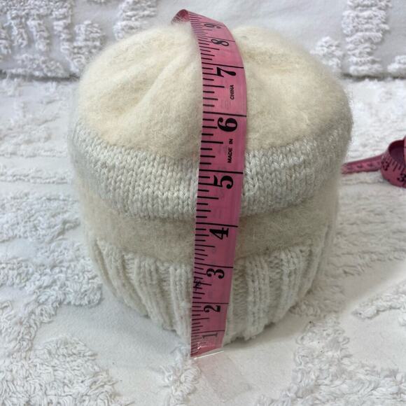 KNITTED BEANIE Women's Sz OS White Cream Granola Girl Winter Cozy Classy Neutral - Picture 3 of 6